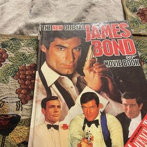 The New Official JAMES BOND 007 Movie Book (1989, Hardcover)RARE & EXCELLENT A11